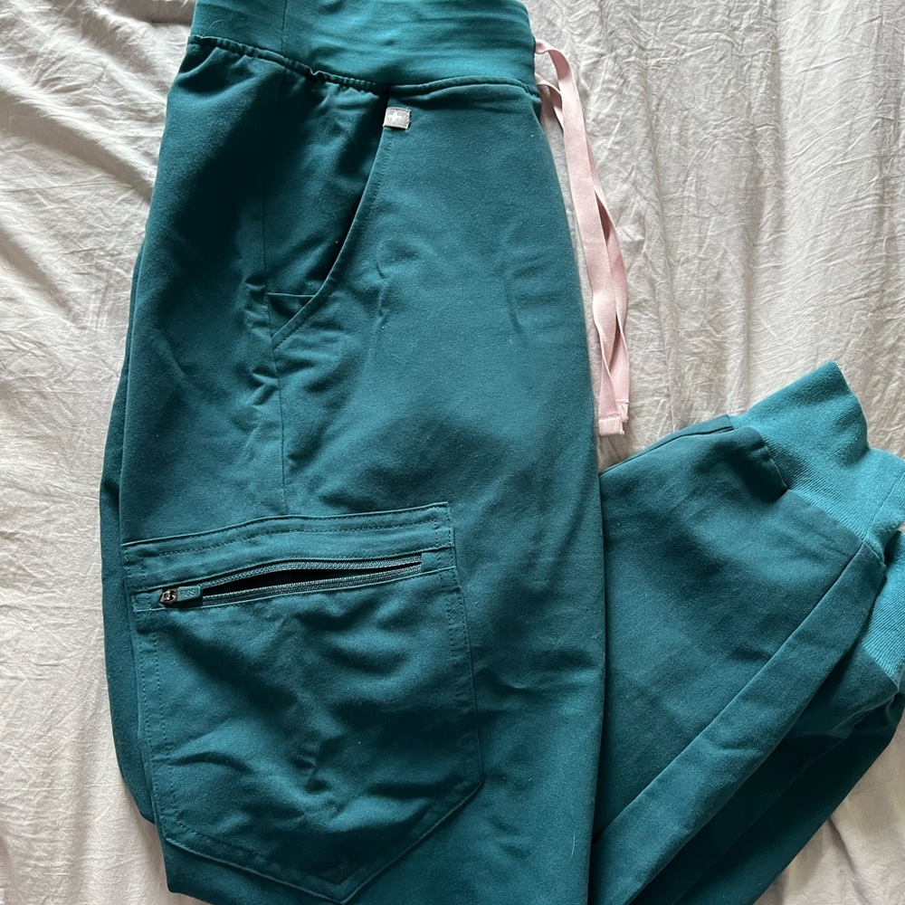 XS-P used FIGS joggers